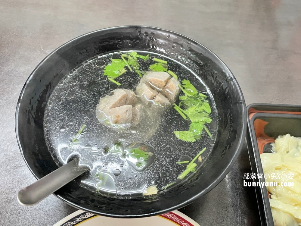 基隆天下魯肉飯｜十元魯肉飯和五十元排骨便當好吃