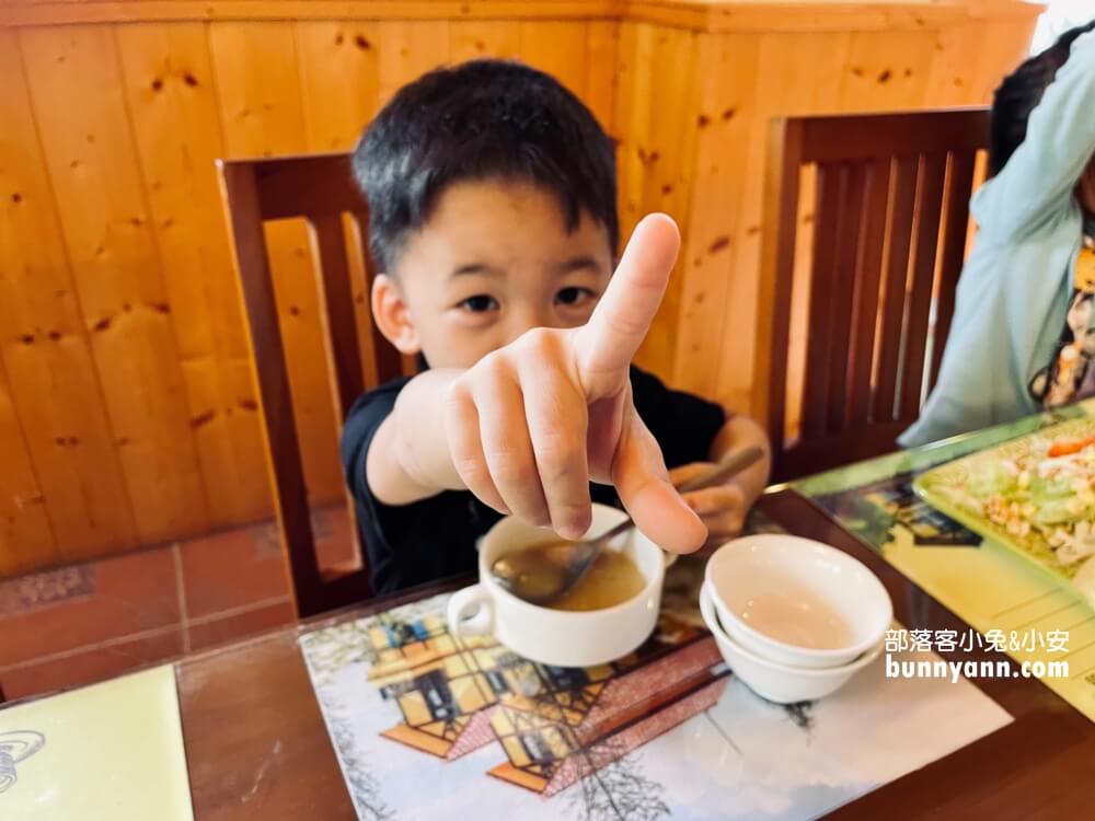 【大溪景觀餐廳】黃色小屋咖啡莊園，下午茶餐點蠻不錯的