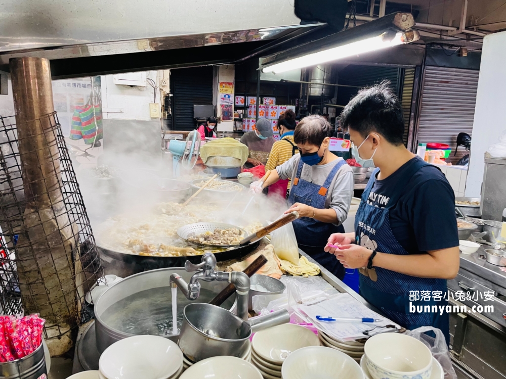 嘉義王媽媽牛雜湯，谷歌4.2顆星留言三千多則的市場美食攤真好吃。