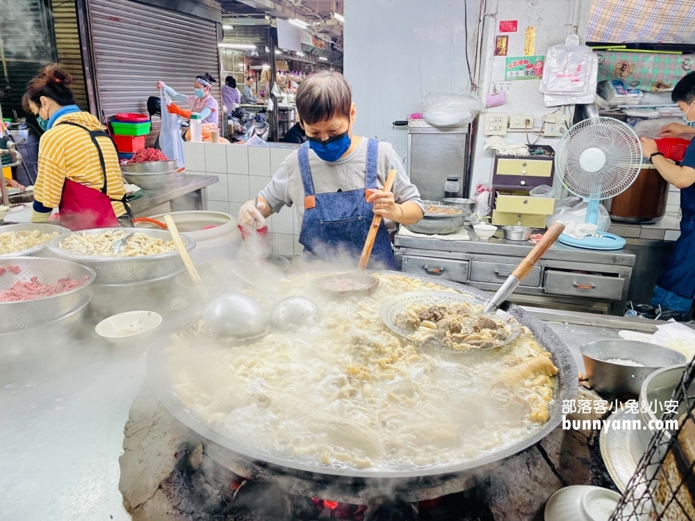 嘉義王媽媽牛雜湯，谷歌4.2顆星留言三千多則的市場美食攤真好吃。