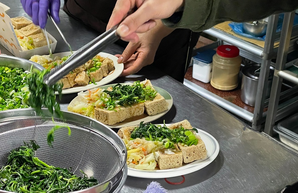 隱藏版西螺脆皮臭豆腐，臭豆腐炸的外酥內軟配料多