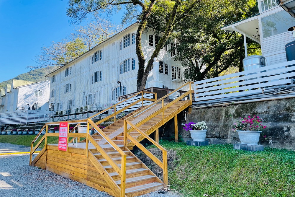 高雄扇平山莊泡溫泉，最新日式湯屋，免費拍歐洲莊園