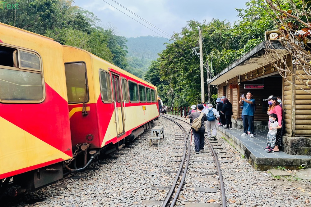 嘉義獨立山車站兩小時攻略，完整拍到阿里山小火車入站