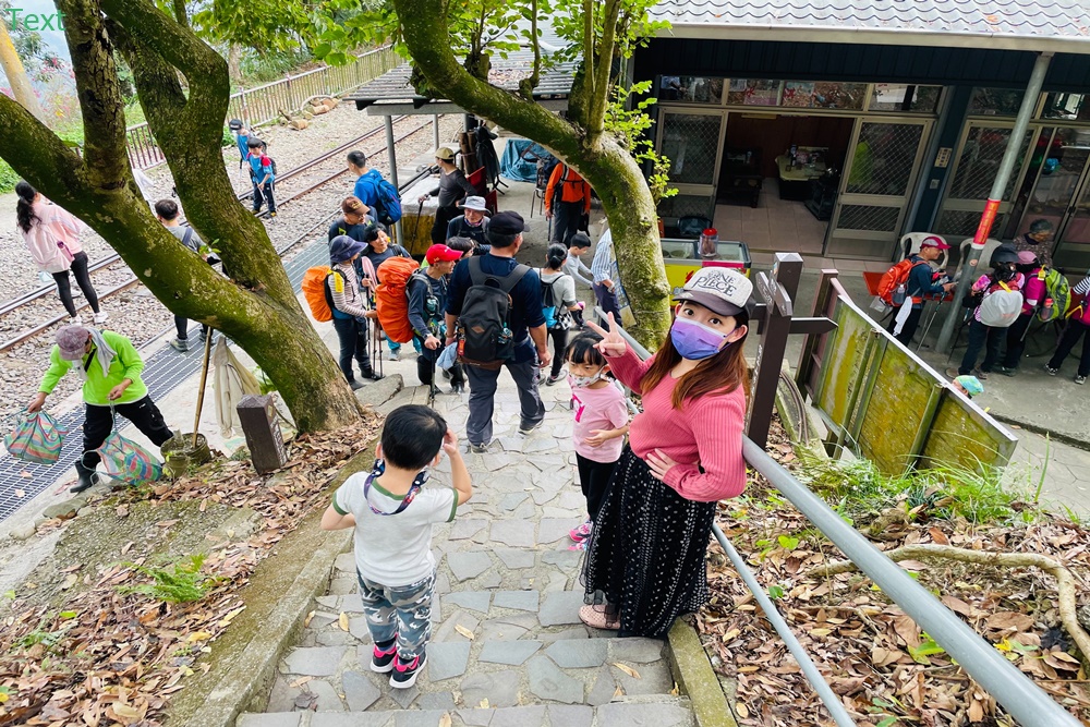 嘉義獨立山車站兩小時攻略，完整拍到阿里山小火車入站