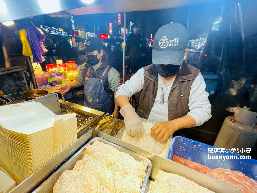 公館超強大炸雞排，龍哥無骨雞腿排生菜沙拉隨你吃到飽