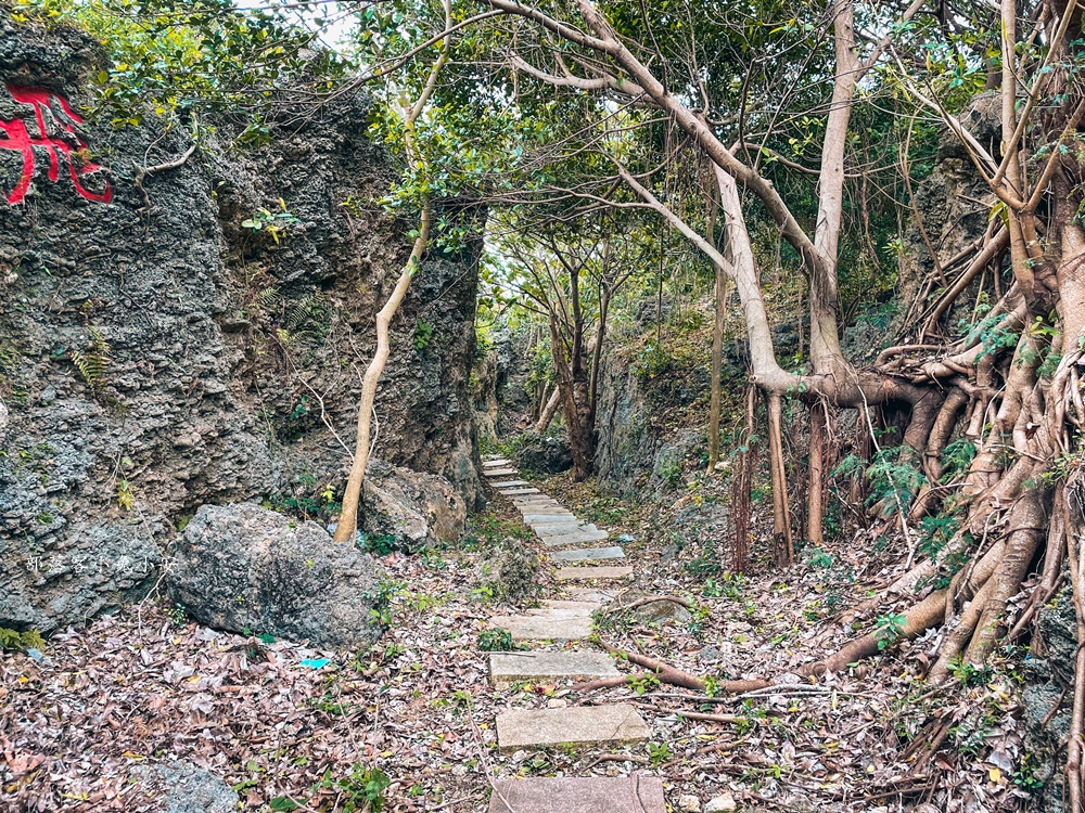 恆春高山巖福德宮最早土地公，賞關山夕照海景，飛來石超酷