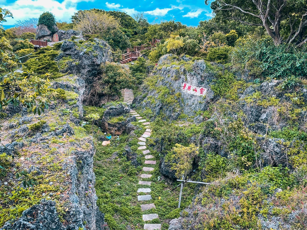 恆春高山巖福德宮最早土地公，賞關山夕照海景，飛來石超酷