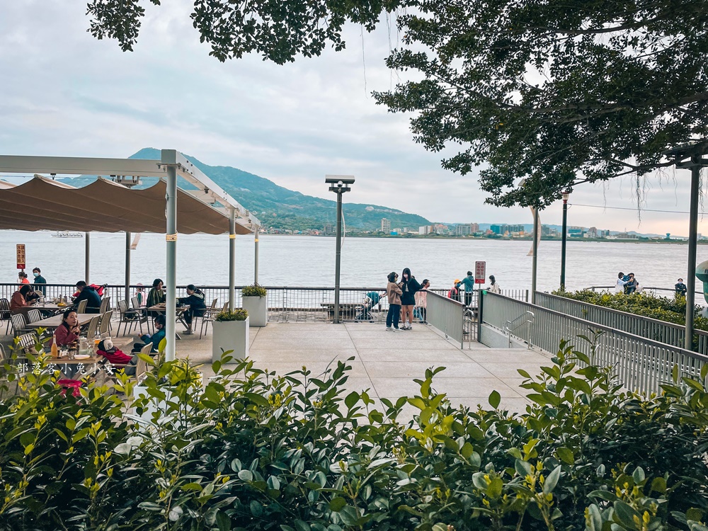 時光樹影河岸景觀餐廳，淡水河景第一排浪漫夕陽打卡新熱點，特選在地小農食材質感甜點