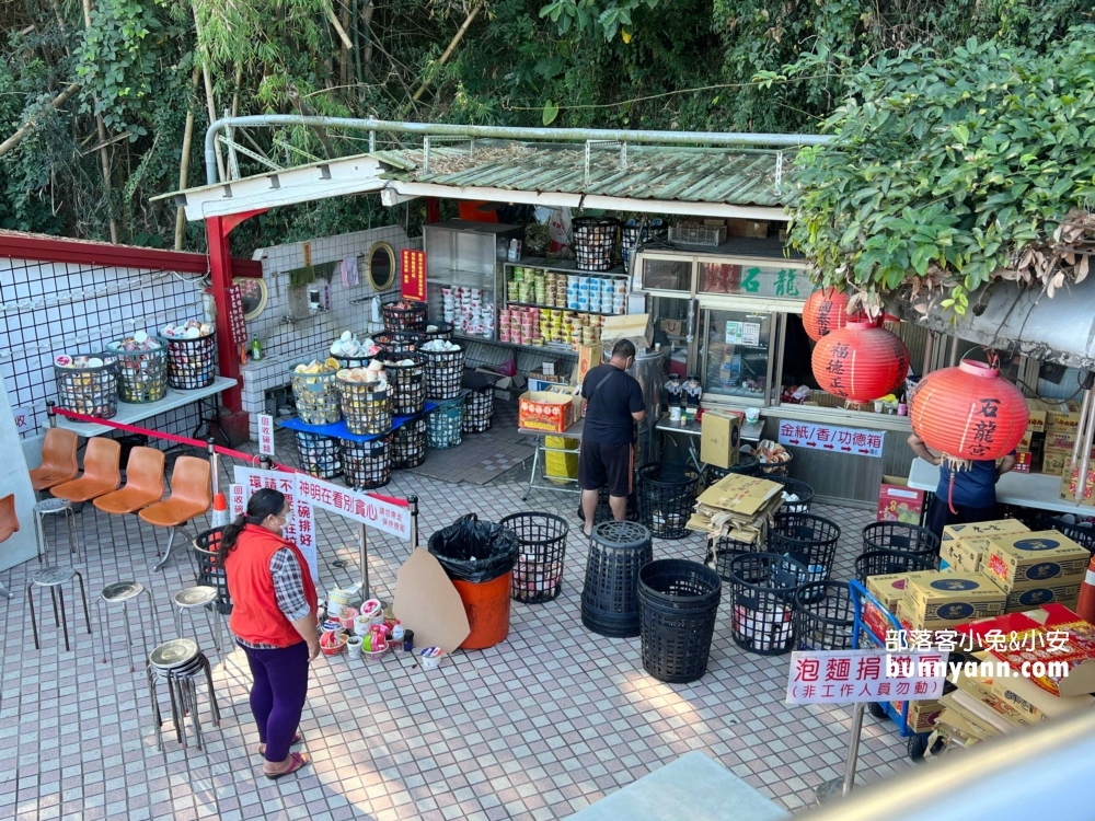 泡麵隨你吃「中寮石龍宮」南投泡麵土地公，怎麼拜我教你!!