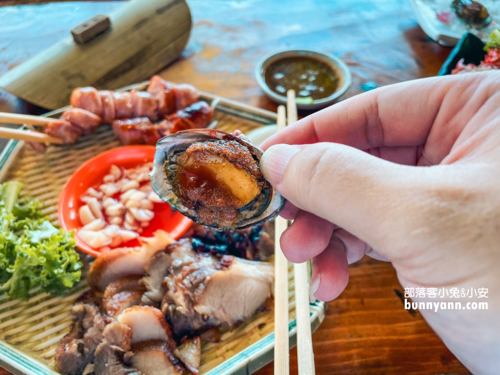 花蓮【月崖灣親子農場】一邊看海一邊餵水豚吃飯真好玩