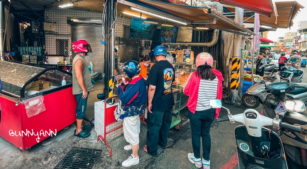 台妹炸雞，距離宜蘭車站走路15分鐘排隊美食，炸物都多汁又嫩