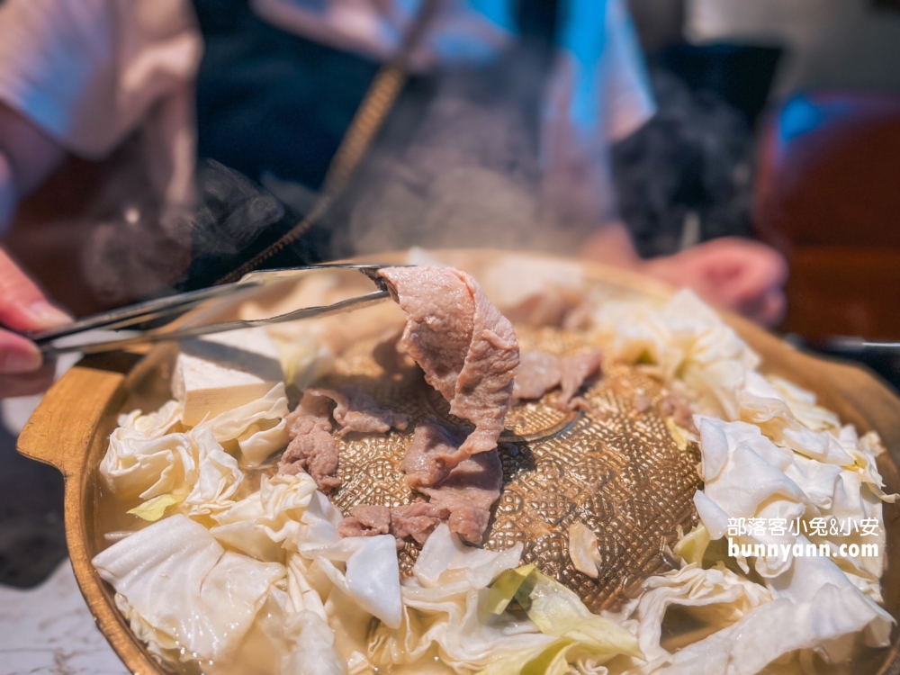 台中美食推薦》韓鄉韓國料理(市府總店)，30種小菜吃到飽真夠味。