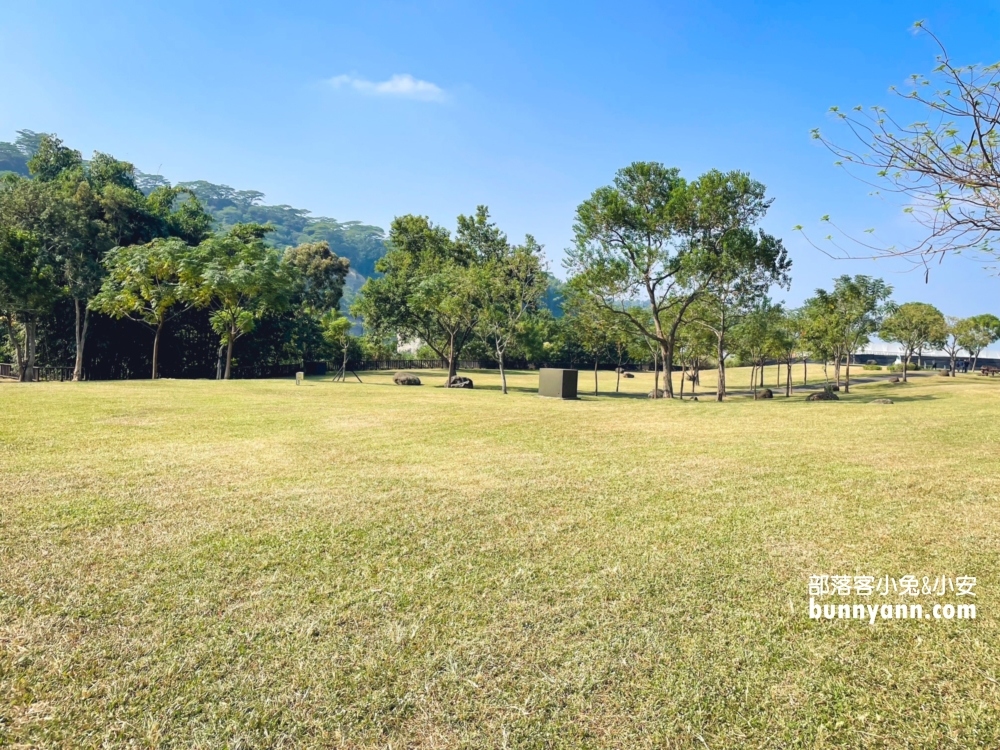 嘉義景點》旺萊山愛情大草原，美拍漸層紫藤花隧道、走進童話城堡，漫步夢幻故事中～