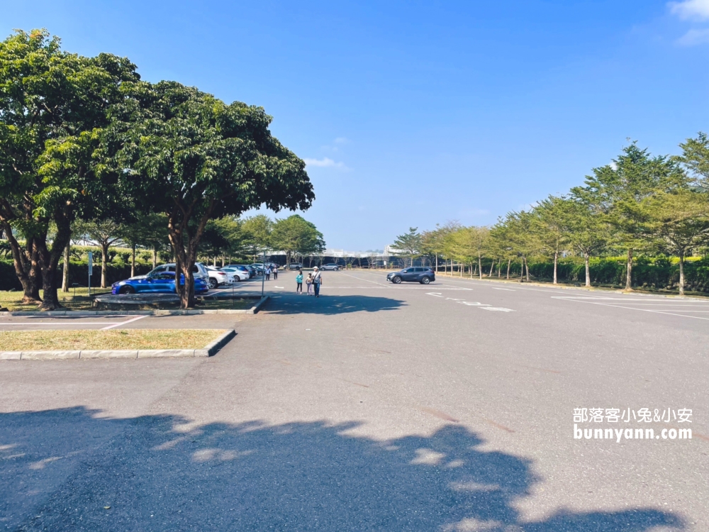 嘉義景點》旺萊山愛情大草原，美拍漸層紫藤花隧道、走進童話城堡，漫步夢幻故事中～