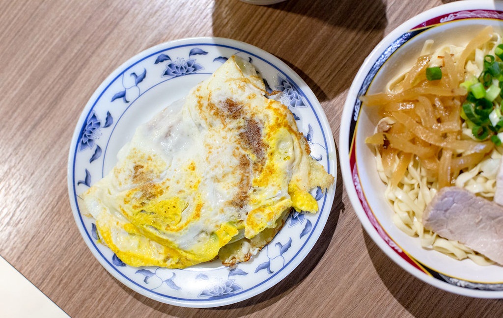 在地美食【東家館】基隆後火車好吃餛飩湯與基隆乾麵