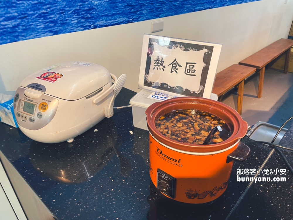 海世界複合式碳烤林口店，來烤牡蠣、螃蟹、鮮魚、飲料無限暢飲。