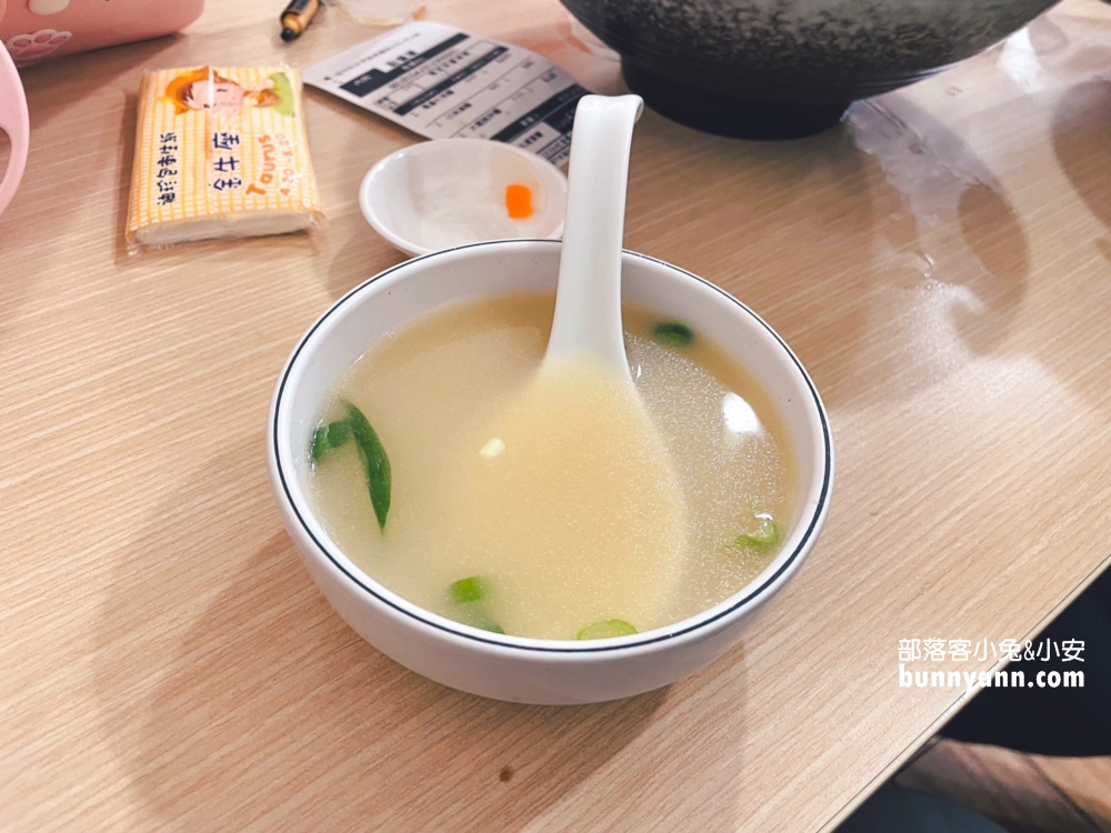 台中「清一色牛肉麵」加麵加湯吃泡菜喝珍奶跟紅茶全不用錢