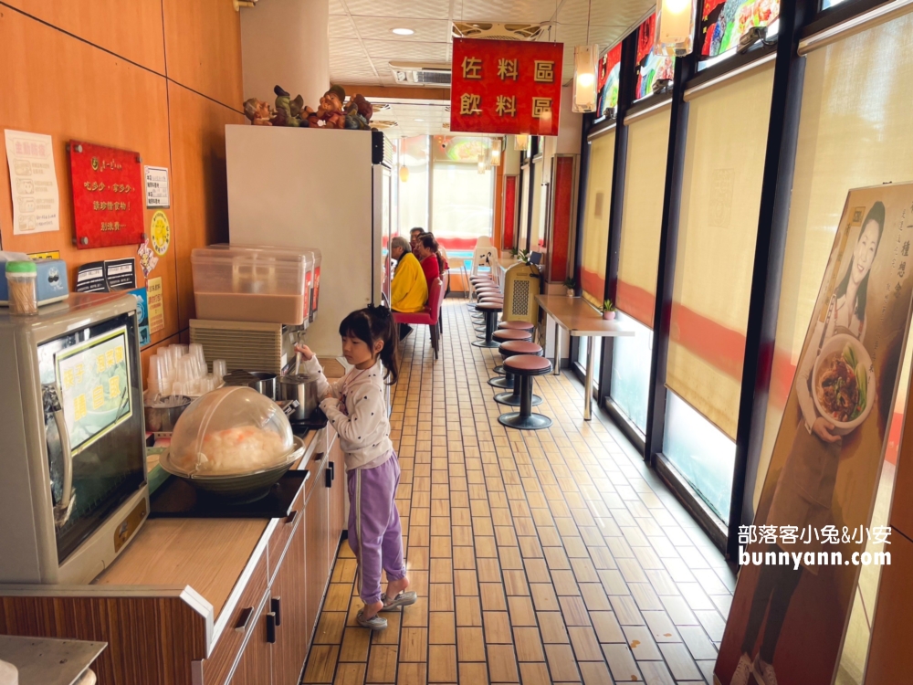 台中「清一色牛肉麵」加麵加湯吃泡菜喝珍奶跟紅茶全不用錢