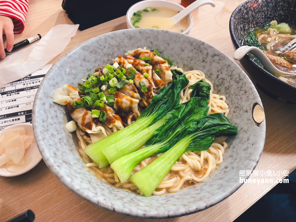 台中「清一色牛肉麵」加麵加湯吃泡菜喝珍奶跟紅茶全不用錢