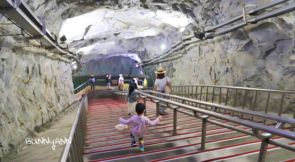 金門景點》翟山坑道，金門最美洞穴水上步道，免門票景點好拍好逛 @小兔小安*旅遊札記