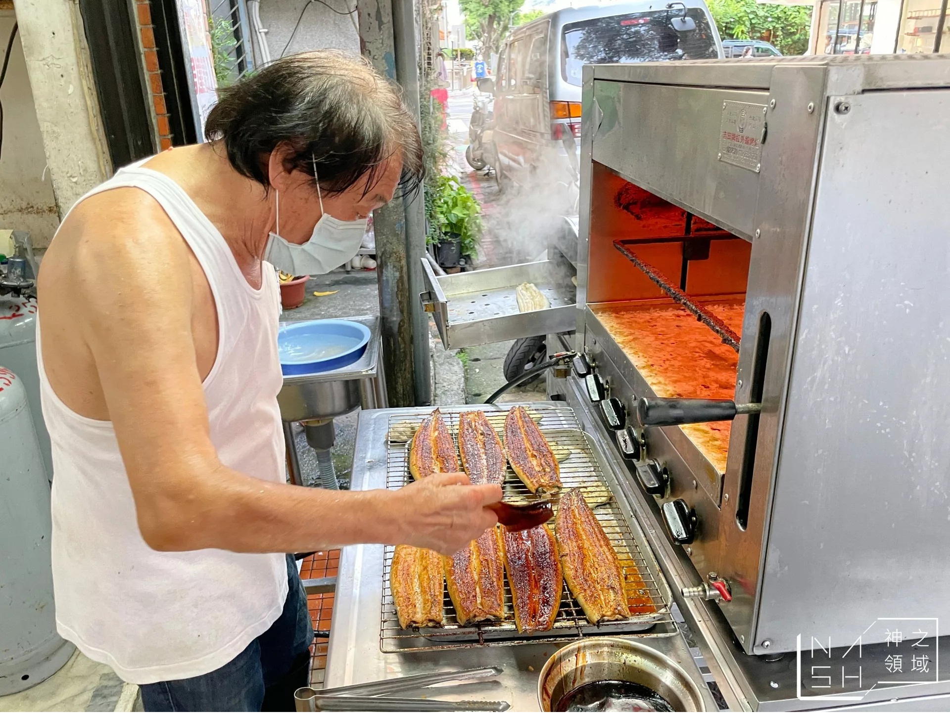 川珍鰻魚專賣店，白燒蒲燒鰻魚都超級好吃，火雲邪神料理王