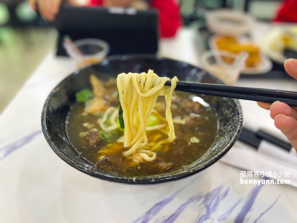 南投麵店推薦》清一色牛肉麵埔里店，加麵加湯吃泡菜喝珍奶通通免加價！