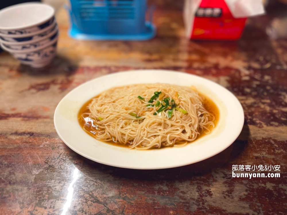 基隆好吃的【庭園臭豆腐】香酥脆，蘿蔔糕又比臭豆腐好吃