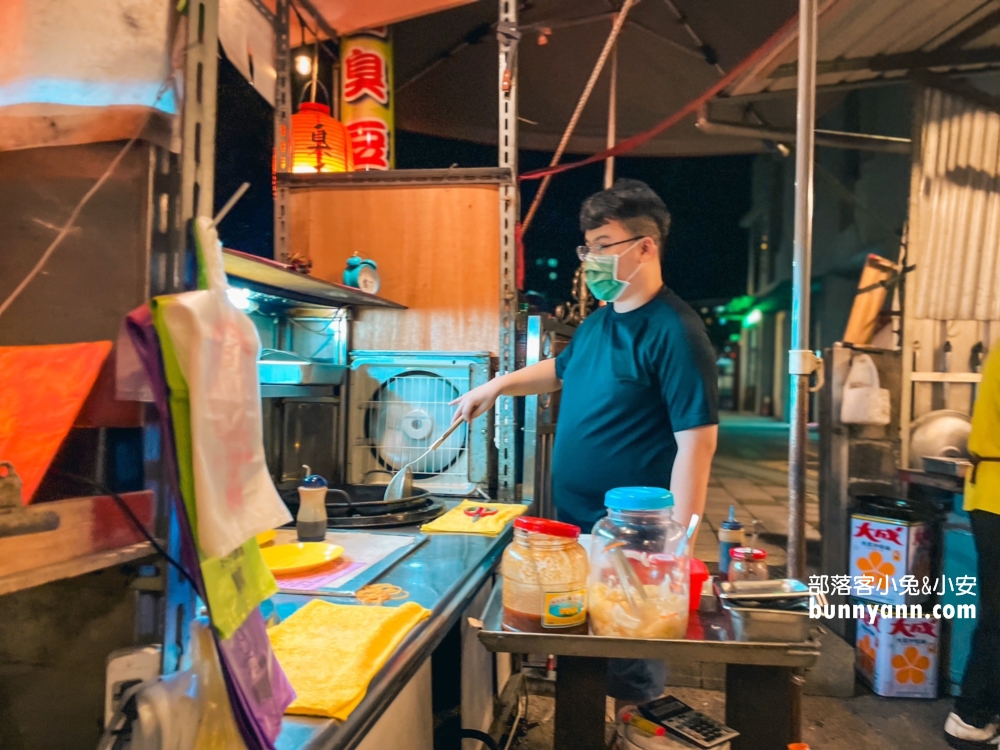 基隆好吃的【庭園臭豆腐】香酥脆，蘿蔔糕又比臭豆腐好吃