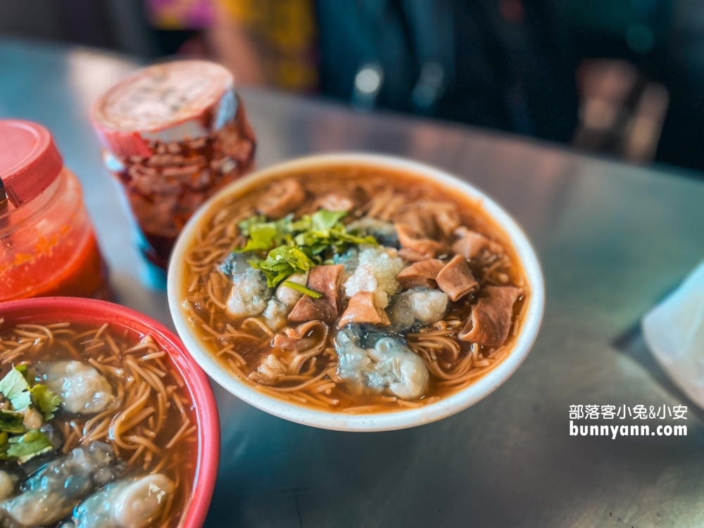 汐止人最愛的臭豆腐，阿基-手工臭豆腐大腸蚵仔麵線。