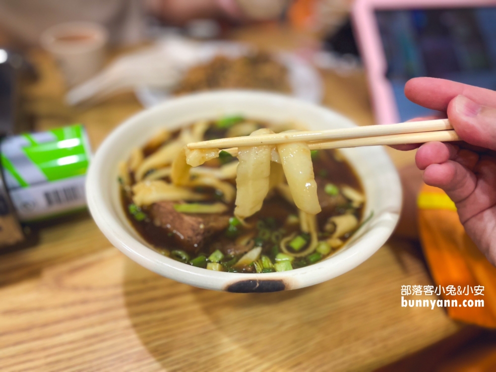 七堵美食【宣騰莊】好吃又便宜的酸菜白肉鍋跟牛肉麵