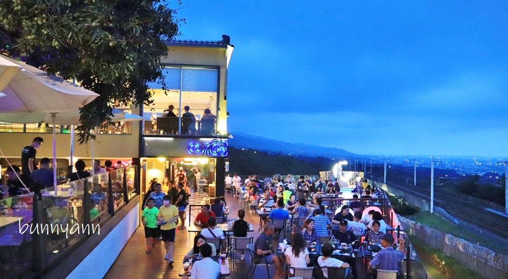 彰化【銀河鐵道望景餐廳】夢幻城市夜景、親子溜滑梯、星空帳篷超美 @小兔小安*旅遊札記