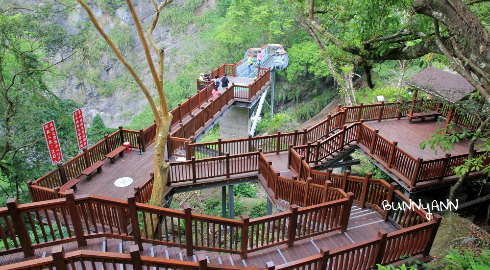 尖石青蛙石天空步道，新竹唯一玻璃景觀平台賞彩虹飛瀑，親近大自然的好地方～ @小兔小安*旅遊札記