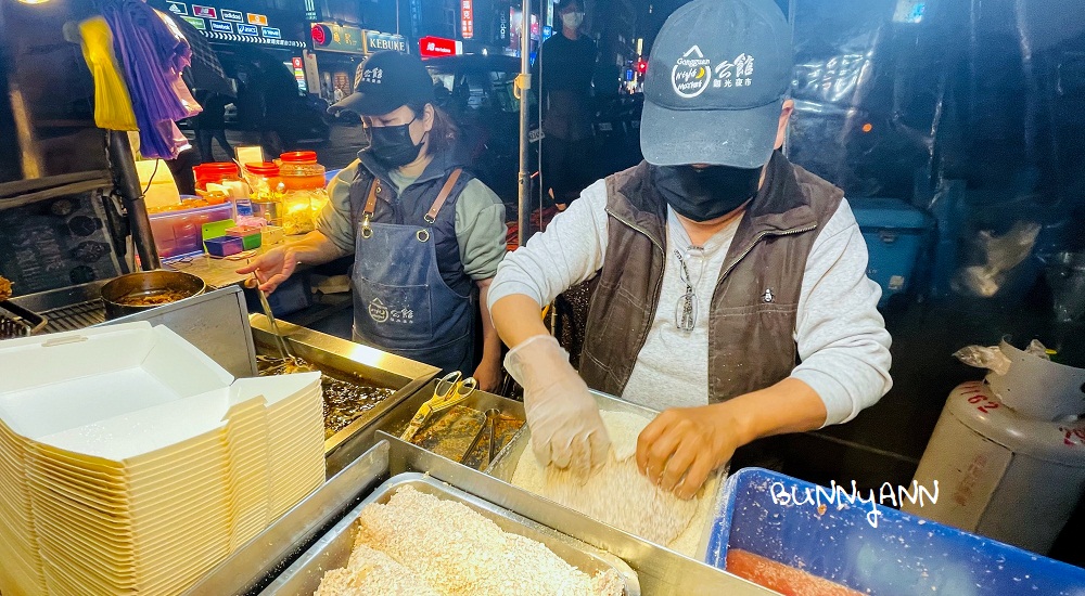 公館超強大炸雞排，龍哥無骨雞腿排生菜沙拉隨你吃到飽